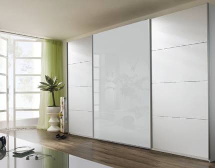 Dulap cu usi glisante KULMBACH 361x229x62cm alb alpin/ sticla alba configurabil